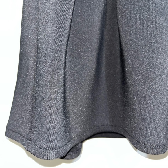 Black flowy folded skirt. - Picture 2 of 3